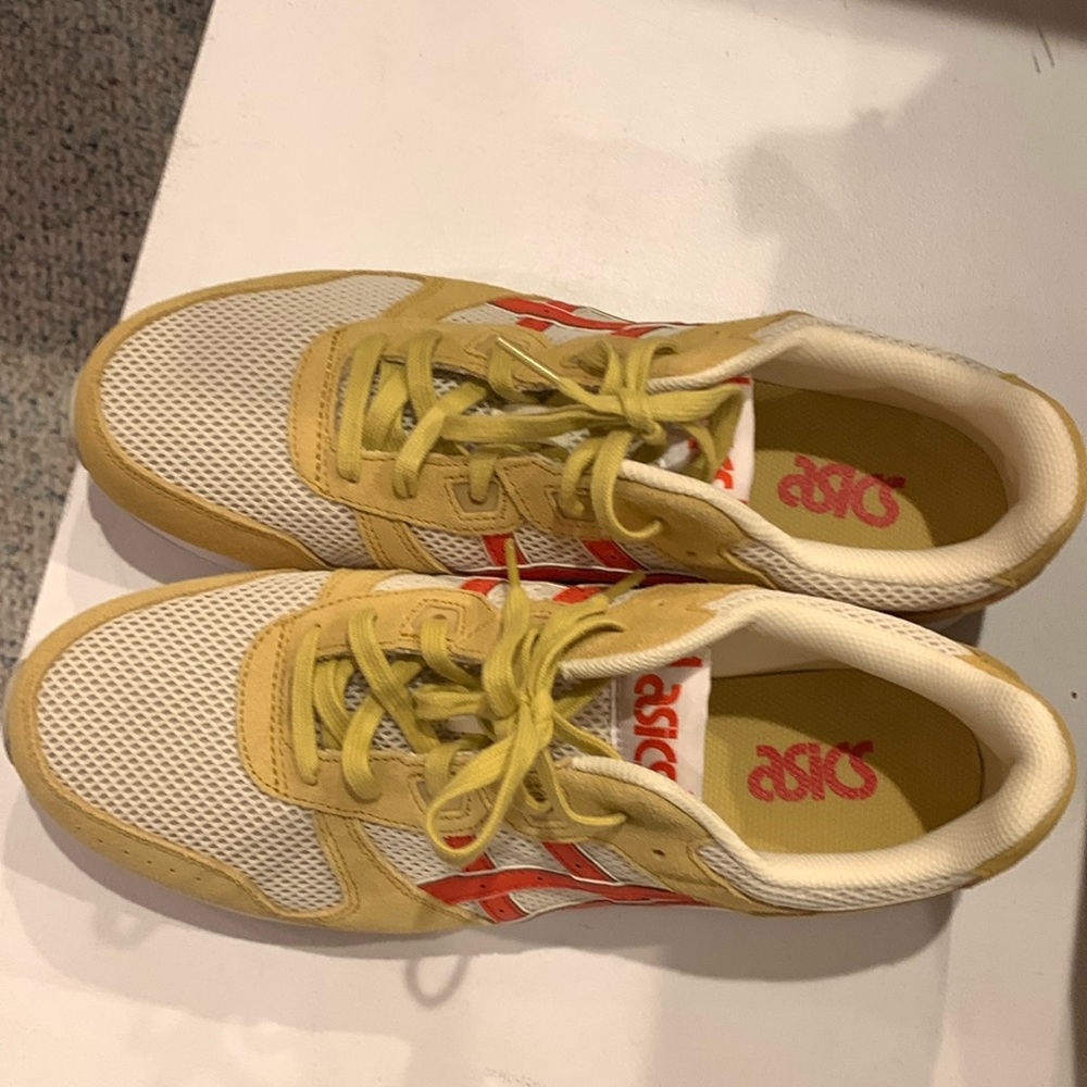 New worn once inside treadmill yellow ASICS tennis shoes 10.5